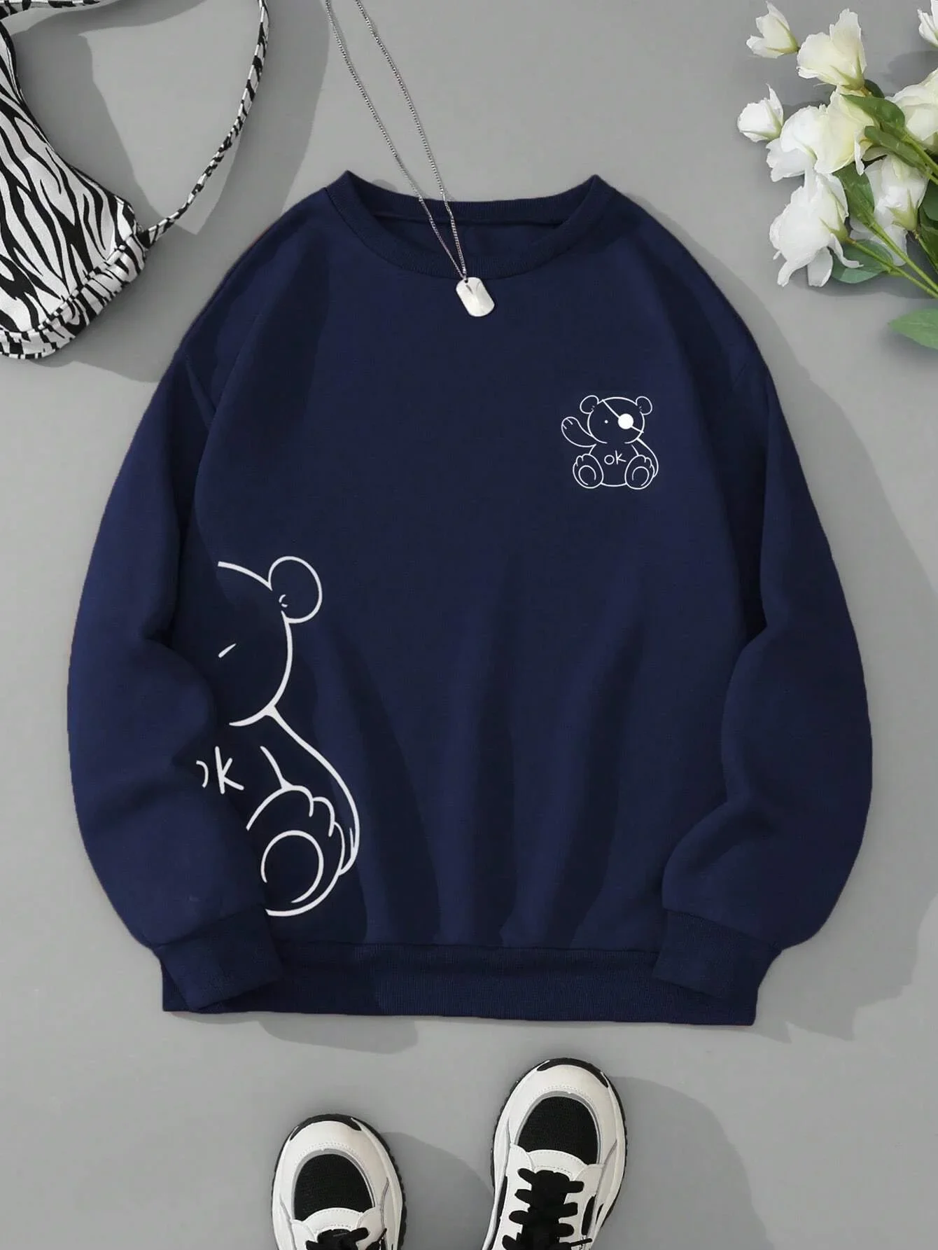 Cute Bear Pattern Printed Hoodie Comfortable Round Neck Fleece Soft Men's and Women's Hoodies Trendy Sportswear