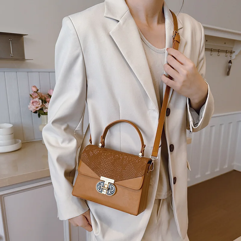 حقيبة صندوق مرقع عتيقة لعام 2025، محفظة بمقبض علوي فاخر للنساء، حقيبة مربعة متخصصة، حقيبة كروس مزخرفة، ليلاً ونهارًا