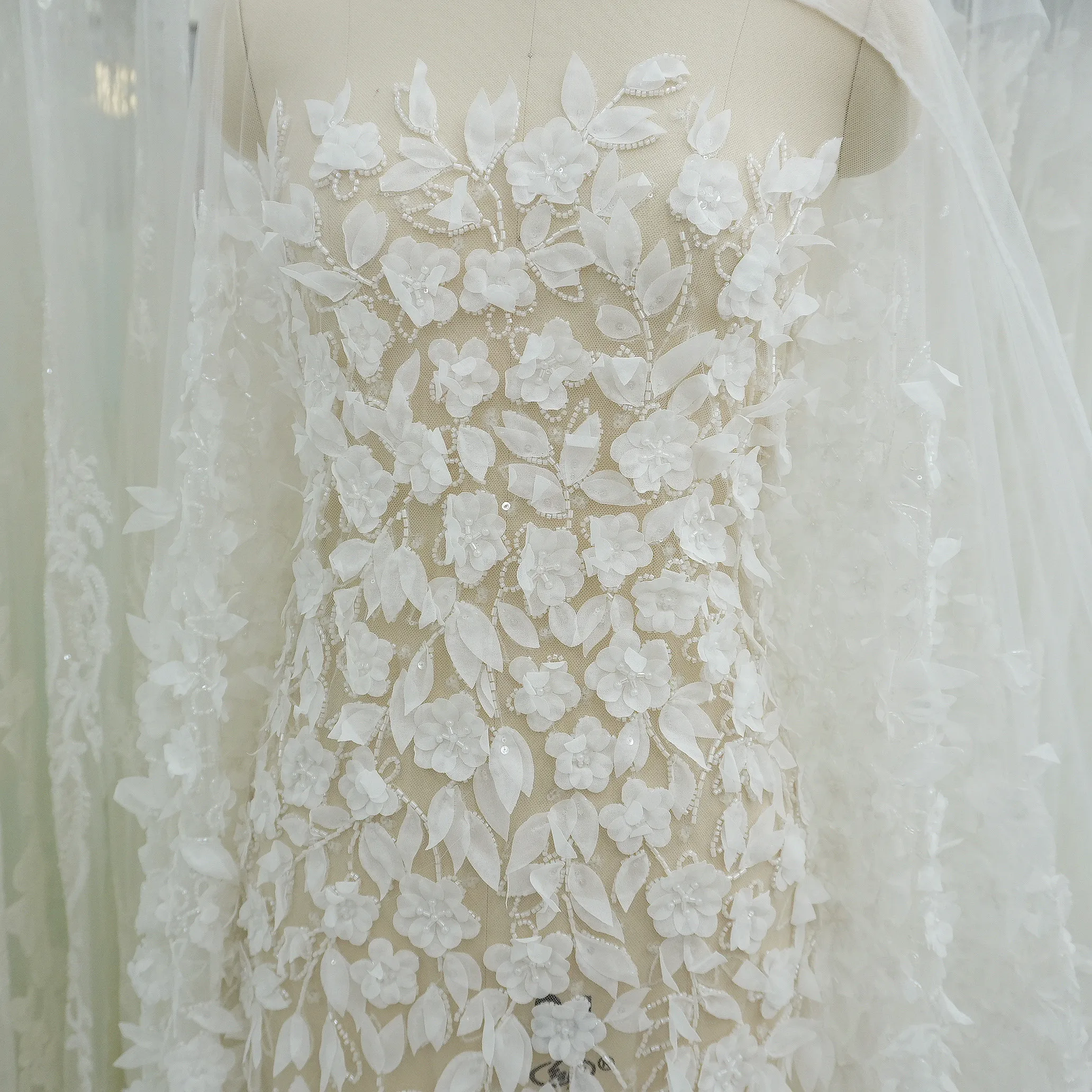 Tecido de tule frisado com apliques florais 3d resistentes 2025 novo material de renda de noiva para vestidos de casamento fantasias de performance diy