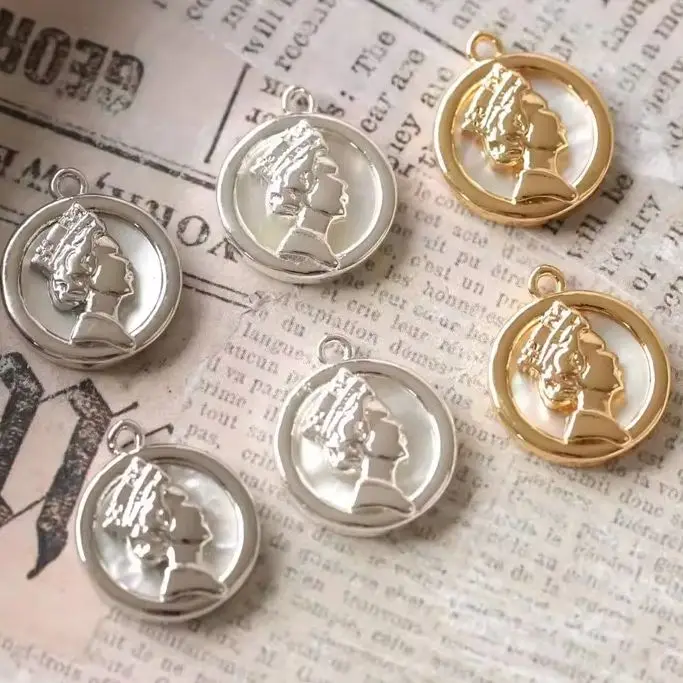 

2 шт. белый перламутровый кулон королевы 17,4x14,8 мм, круглый выдолбленный DIY ювелирный аксессуар ручной работы, медное настоящее золото