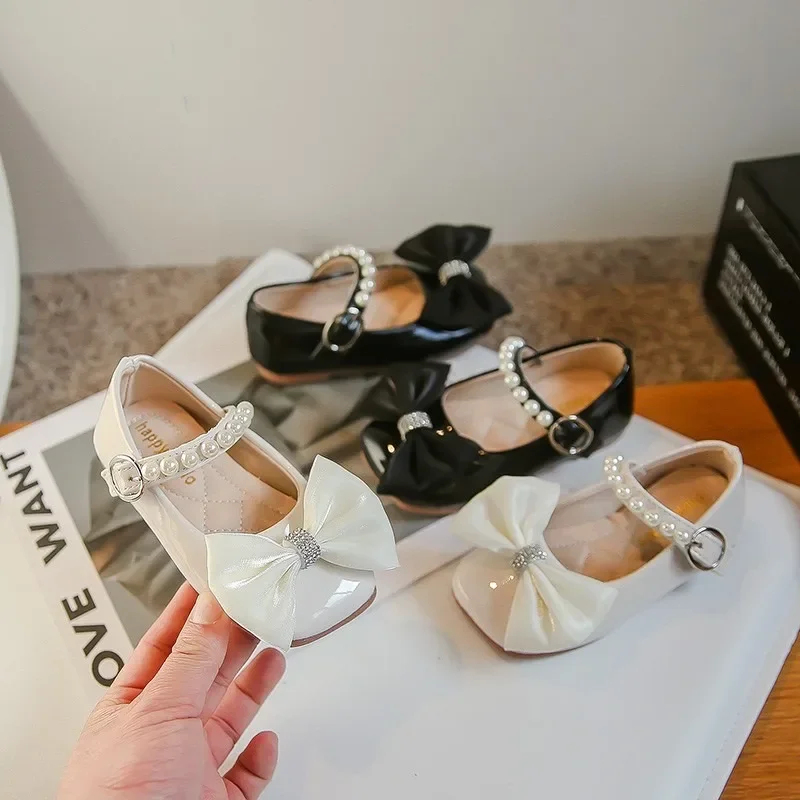 Zapatos de cuero blanco Mary Janes para niña, mocasines de princesa con lazo suave, diamantes de imitación, perlas, Chic, PU, Primavera, 2024