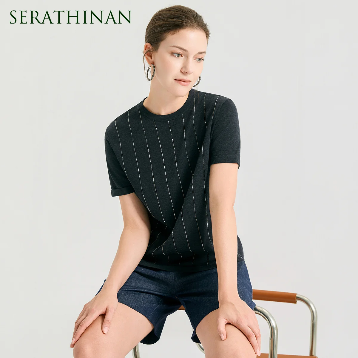 

Элегантный женский свитер-пуловер из шерстяной шелковой смеси с коротким рукавом, полосатый, с круглым вырезом, модель BY3611462.