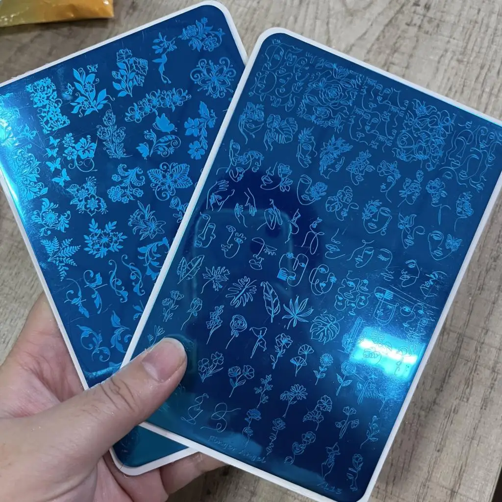 

9.5X14.5cm Christmas Flower/Face/Leaf Nail Art Stamping Plate Professional Geometric Nail Art Template DIY Nail Printing Stenci