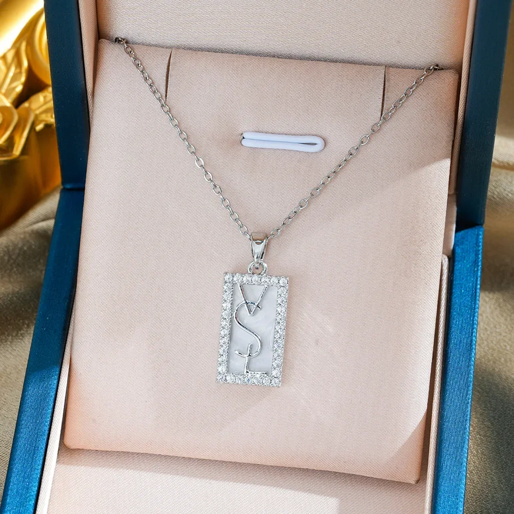 

Collarbone chain accessories, copper pendant, niche titanium steel necklace, versatile for women, light luxury