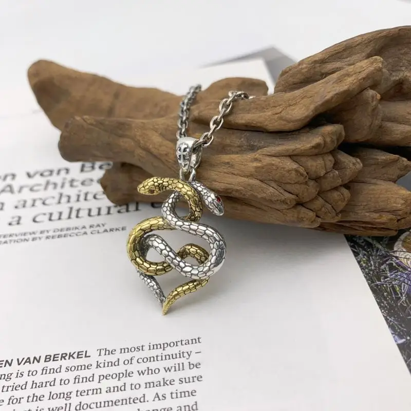 

Dual Snake Pendant Suitable for Both Men and Women,Two Tone Snake Necklace, Men's Trendy and Retro Snake Shaped Pendant