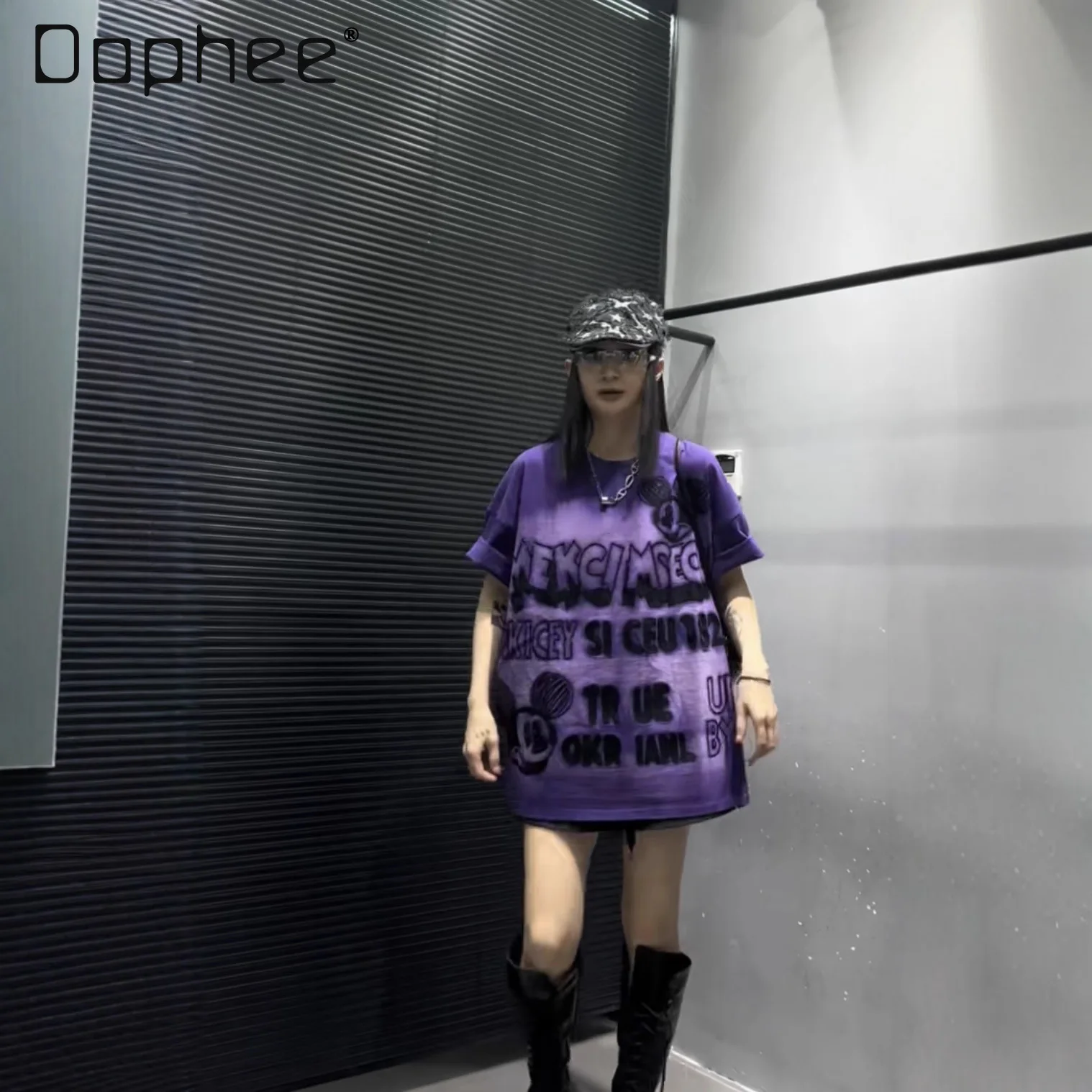 

European Style Women's T-Shirt 2026 Spring New Personality Cartoon Letter Embossed Color-Changing Loose Mid-Length Top