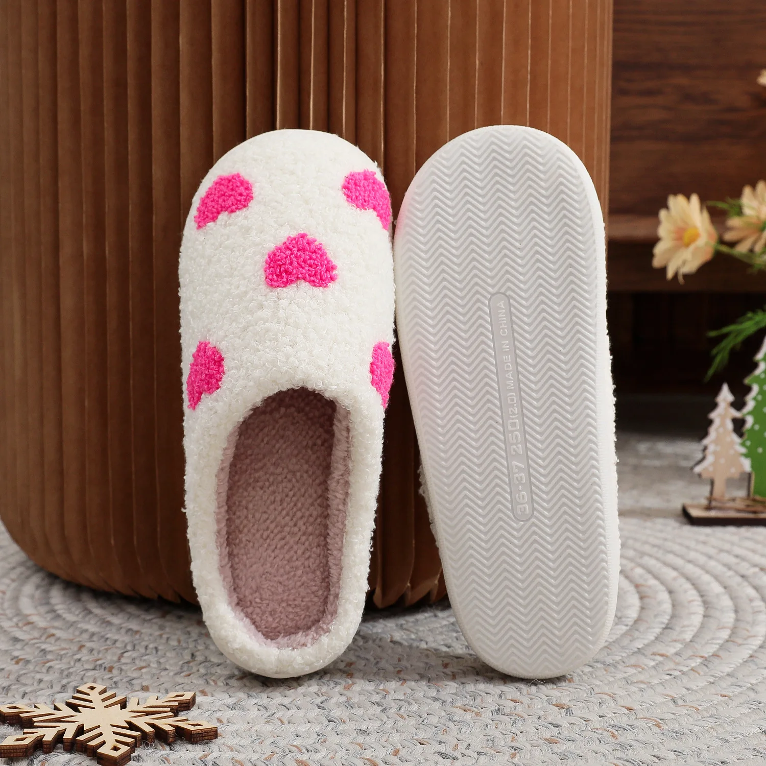 

Женские осенне-зимние плюшевые теплые тапочки с романтическим принтом сердца, повседневные удобные стильные повседневные прогулочные большие тапочки на толстой подошве