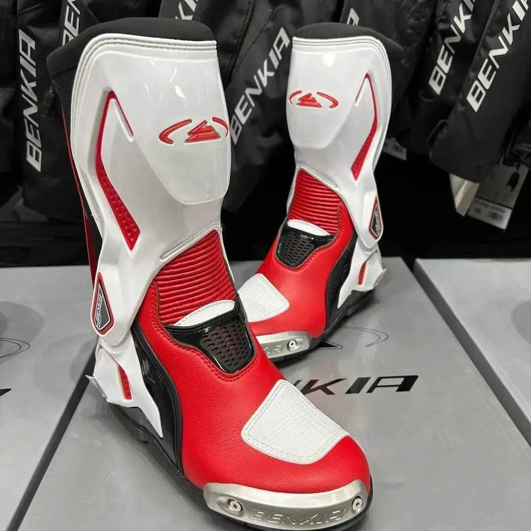 #18 Best Motorcycle Boots to Buy In 2026