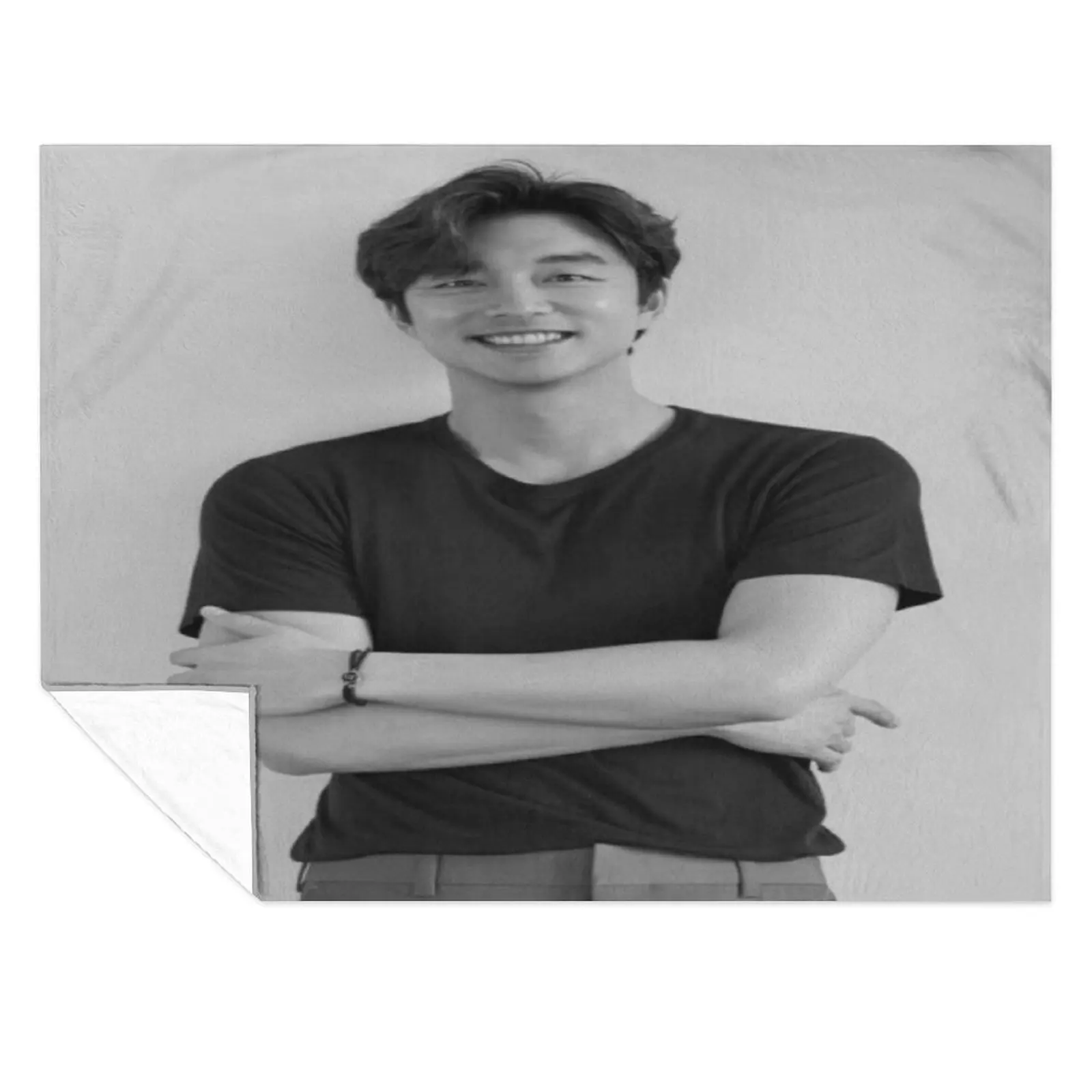 

Gong yoo lovers Throw Blanket Flannel Fabric Decorative Throw Furry Bed Blankets