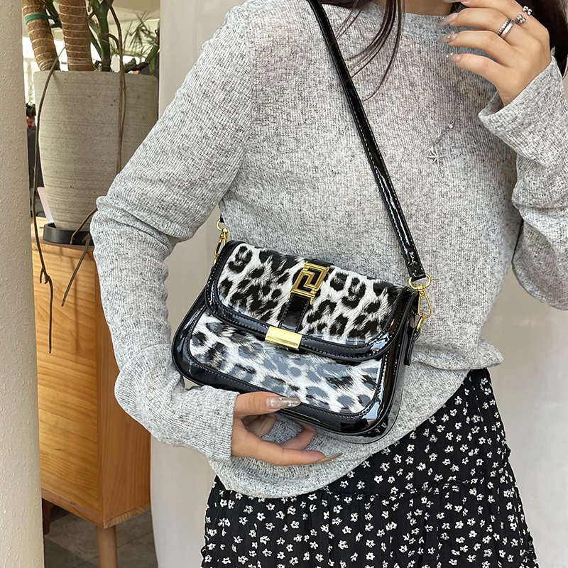 고품질 가죽으로 제작된 여성용 내구성 메신저 백, 핸즈프리 편의성을 위해 유명 디자이너가 제작한 크로스바디 캐리