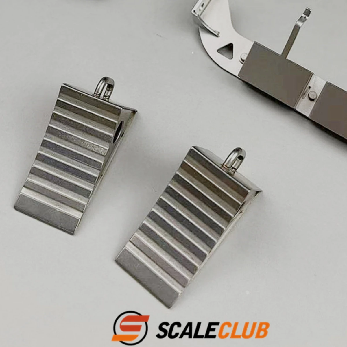 Toy Truck Metal Wheel Chocks With Mount Bracket SCALECLUB ZHQ-TY-2 For Tamiya Scania Volvo Benz 1/14 RC Tractor Truck Parts