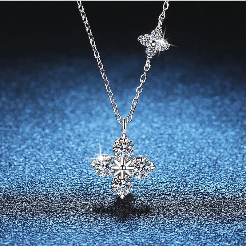 

S925 pure silver necklace with moissanite diamond pendant, high-end feeling, clover collarbone chain, 1.2carat moissanite neckla