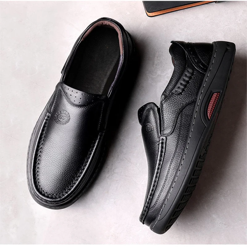 Sapatos de couro genuíno para homens, mocassins artesanais, deslizamento em sapatos de negócios, mocassins macios clássicos, flats masculinos, alta qualidade