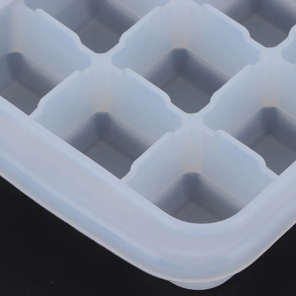 24 Grid Ice Cube Mold With PP Lid Silicone Ice Cubes Tray Flexible Mold Stackable Design Small Cubes Ice Tray Freezer Storage