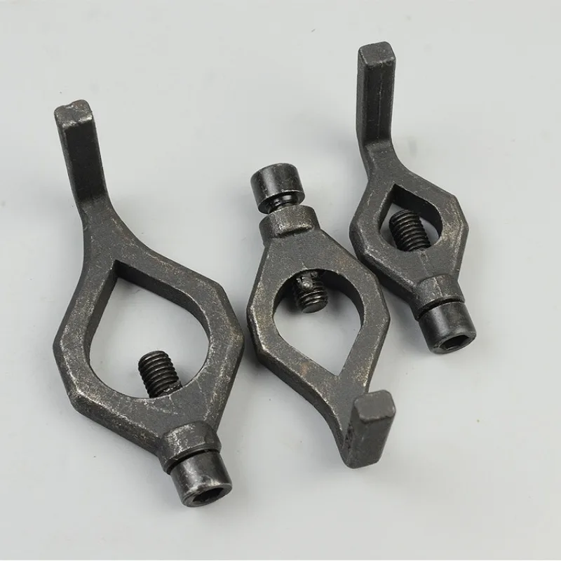 1pc Lathe Dog Vertical Handle Carbon Steel Driving Carrier for Grinding Machine Shaft Lathe Self-tightening Angle Heart Chuck