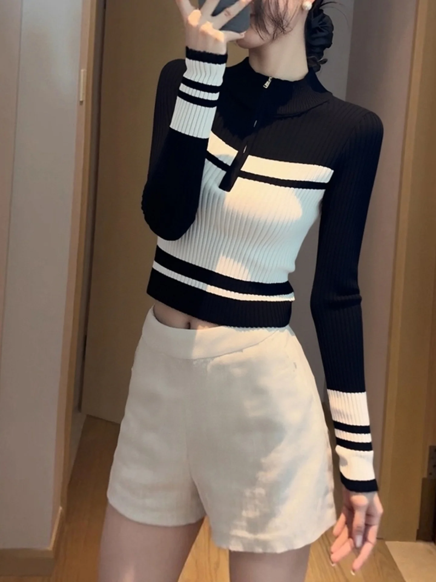 シックなニット長袖セーター快適なベースレイヤーシャツ韓国スタイル通勤ファッショナブルなトップ冬シーズン婦人服