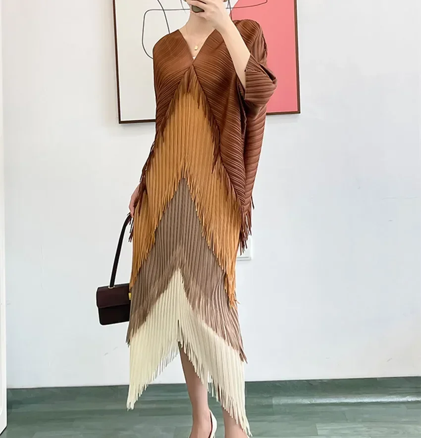 2025 New Summer Miyake Pleated Tassel Patchwork Color Block Dress For Women V Neck Batwing Sleeve Gradient Bodycon  Dresses