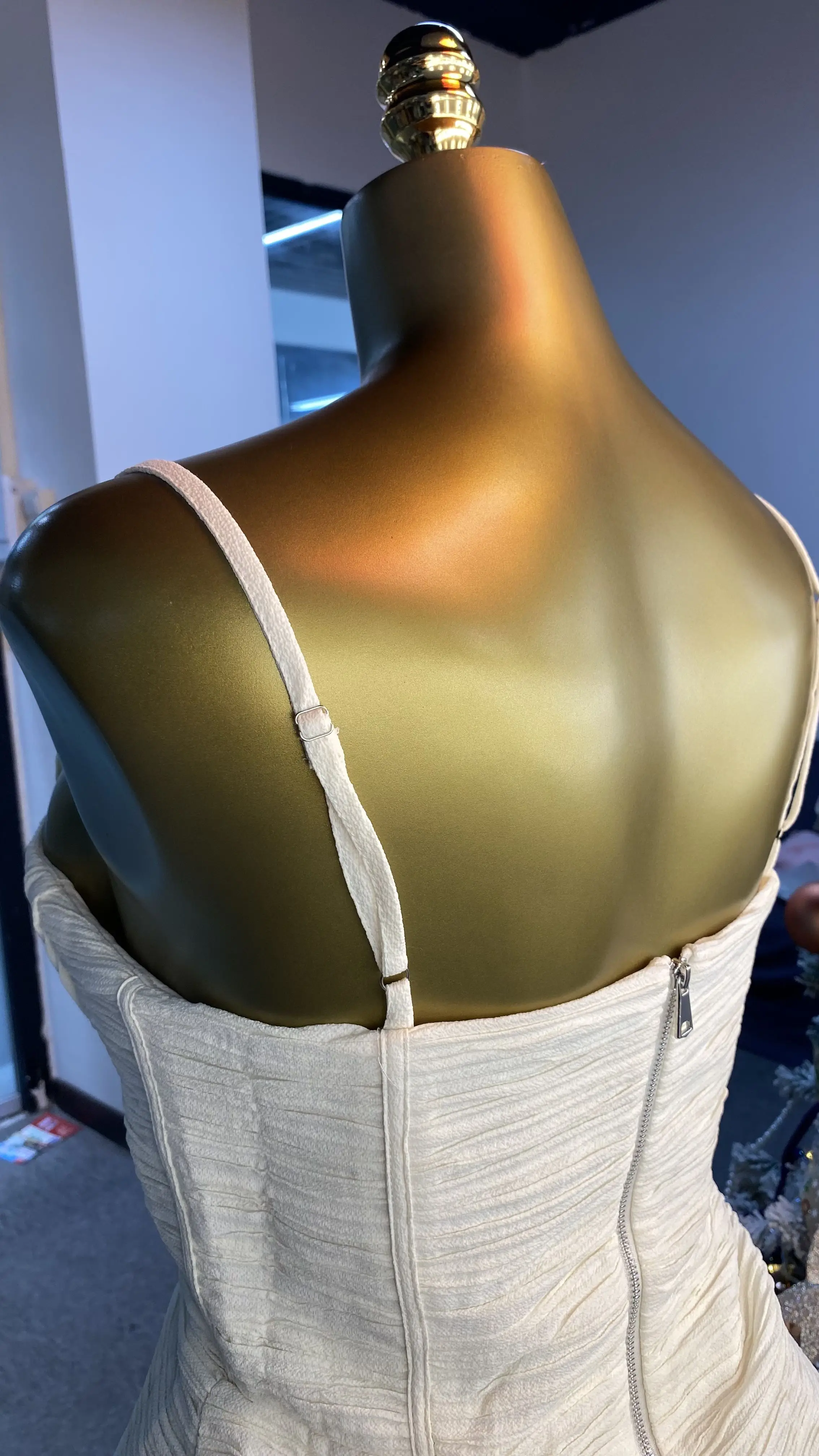 Wedding dress, sparkling beaded lace bridal gown, elegant off-shoulder sleeveless backless bridal dress-GZXX080