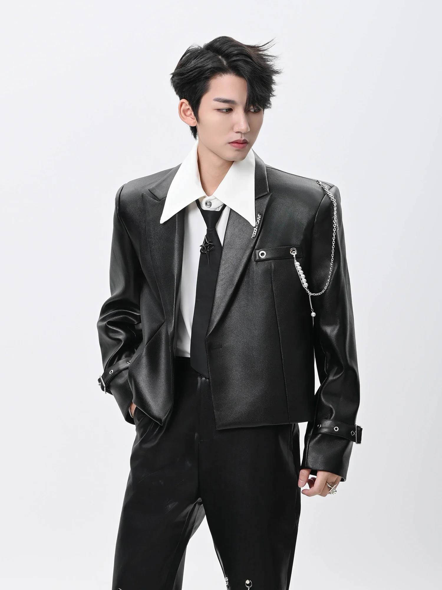 Trendy Male Black Short Blazers Tops Men's 2024 Autumn New Fashion Loose Jackets Pearl Chain Versatile Shoulder Padded Jacket