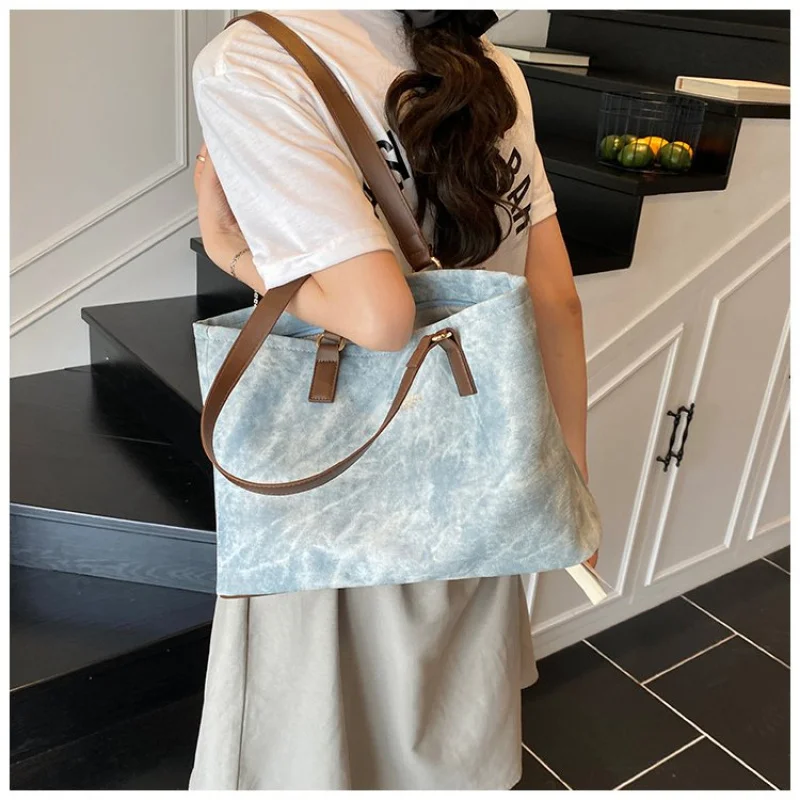 

Высококачественная женская сумка через плечо из кожи с луговой печатью. Высококачественная прочная просторная мягкая повседневная сумка в современном стиле. ​