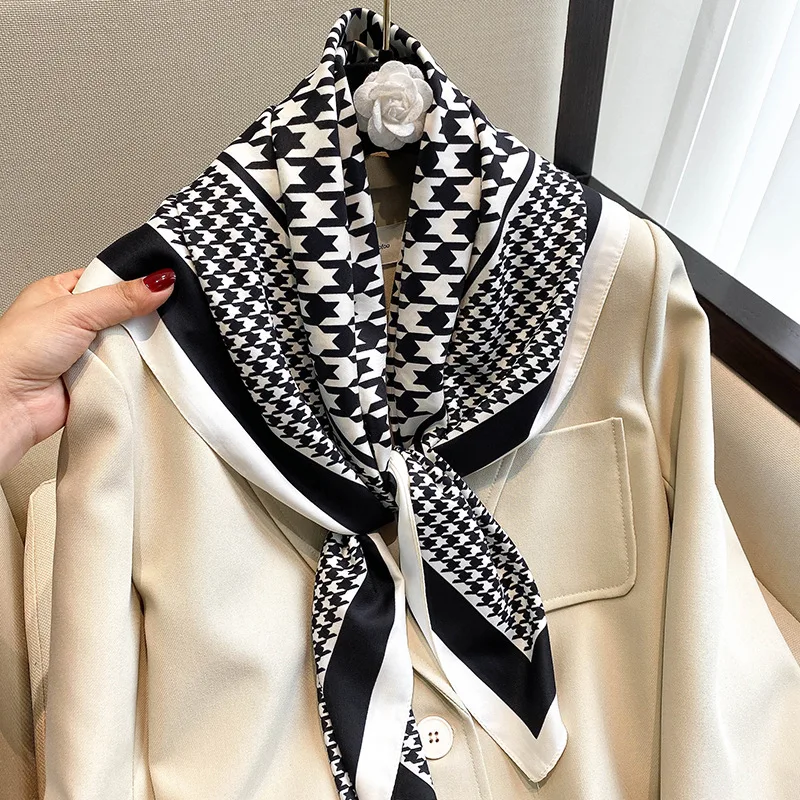 

2022 Luxury Brand Hijab Lady Square Scarves Neckerchief Silk Scarf Women Bandana Shawl Wraps Headband Fashion Foulard