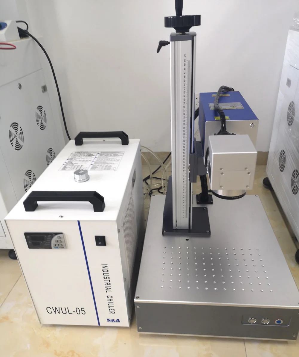 آلة نحت عميق لتبريد المياه من النوع المنفصل صغيرة محمولة باليد بالليزر Co2 للطوب الحجري