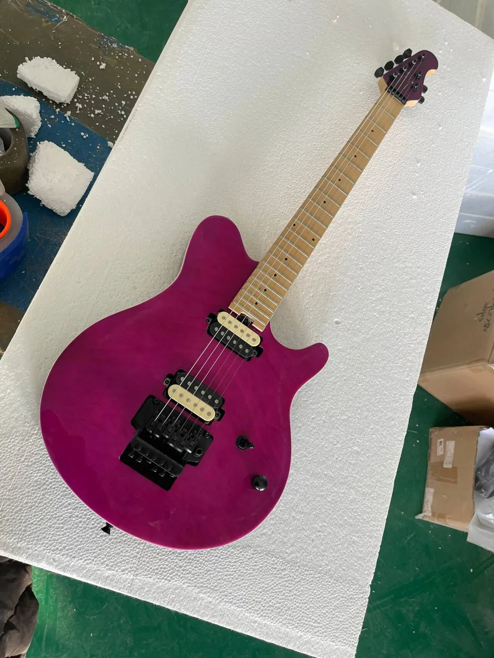 Purple body Electric Guitar with Black Hardware,Maple Quilted Top,Provide customized services