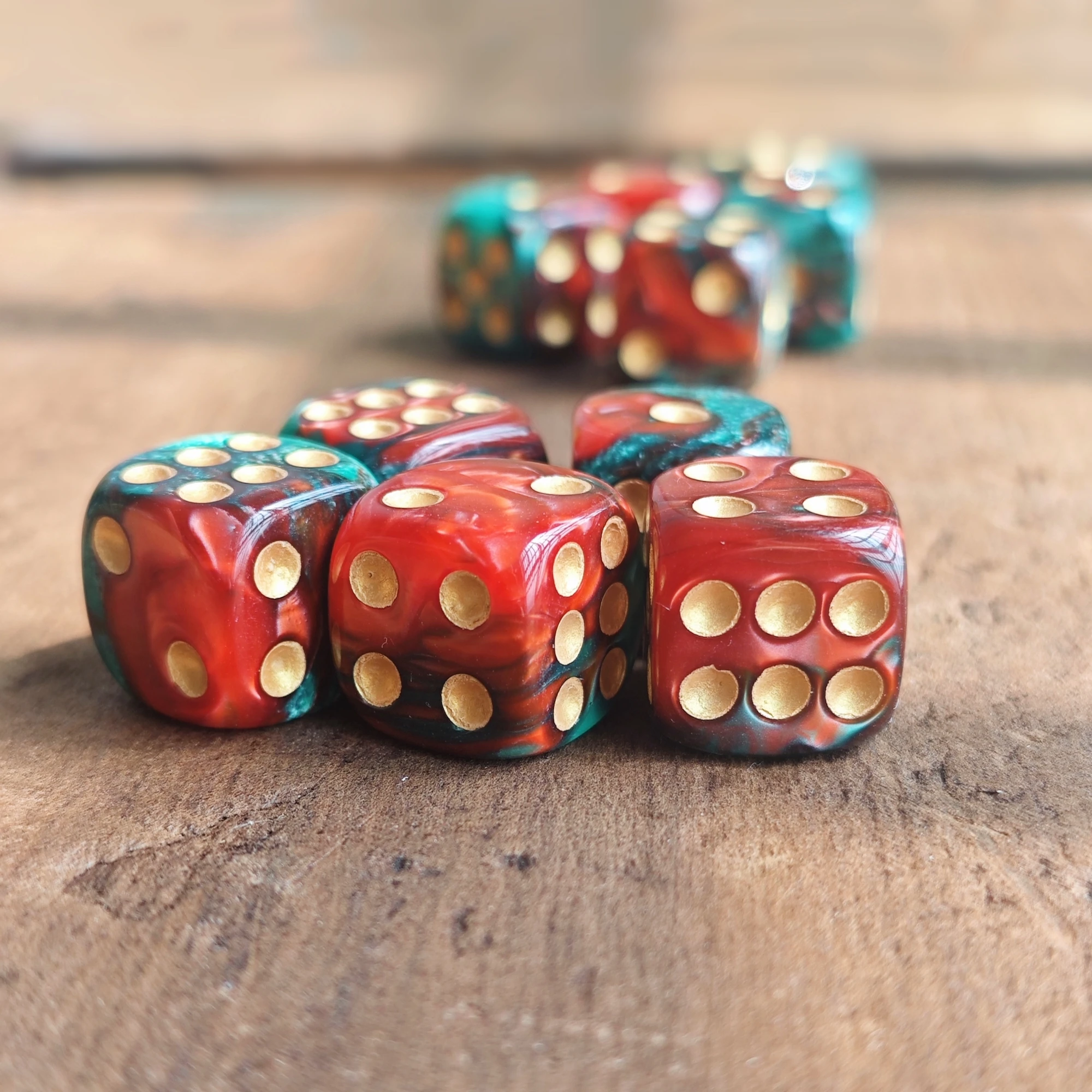16MM Red and Green Points D6 Dice Set Warhammers 40K Dungeons and Dragons Board Game