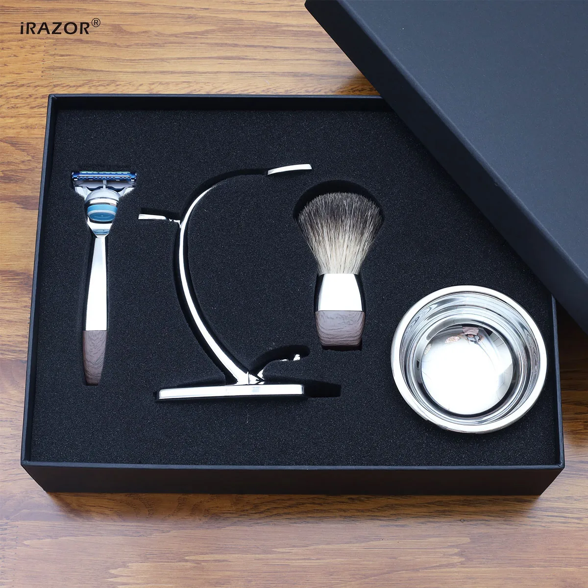 مجموعة حلاقة iRAZOR للرجال، فرشاة بادجر، ماكينة حلاقة رجالي فيوجن 5 آمنة، حامل الحلاقة، وعاء الصابون، تأتي مع صندوق هدايا للعطلات
