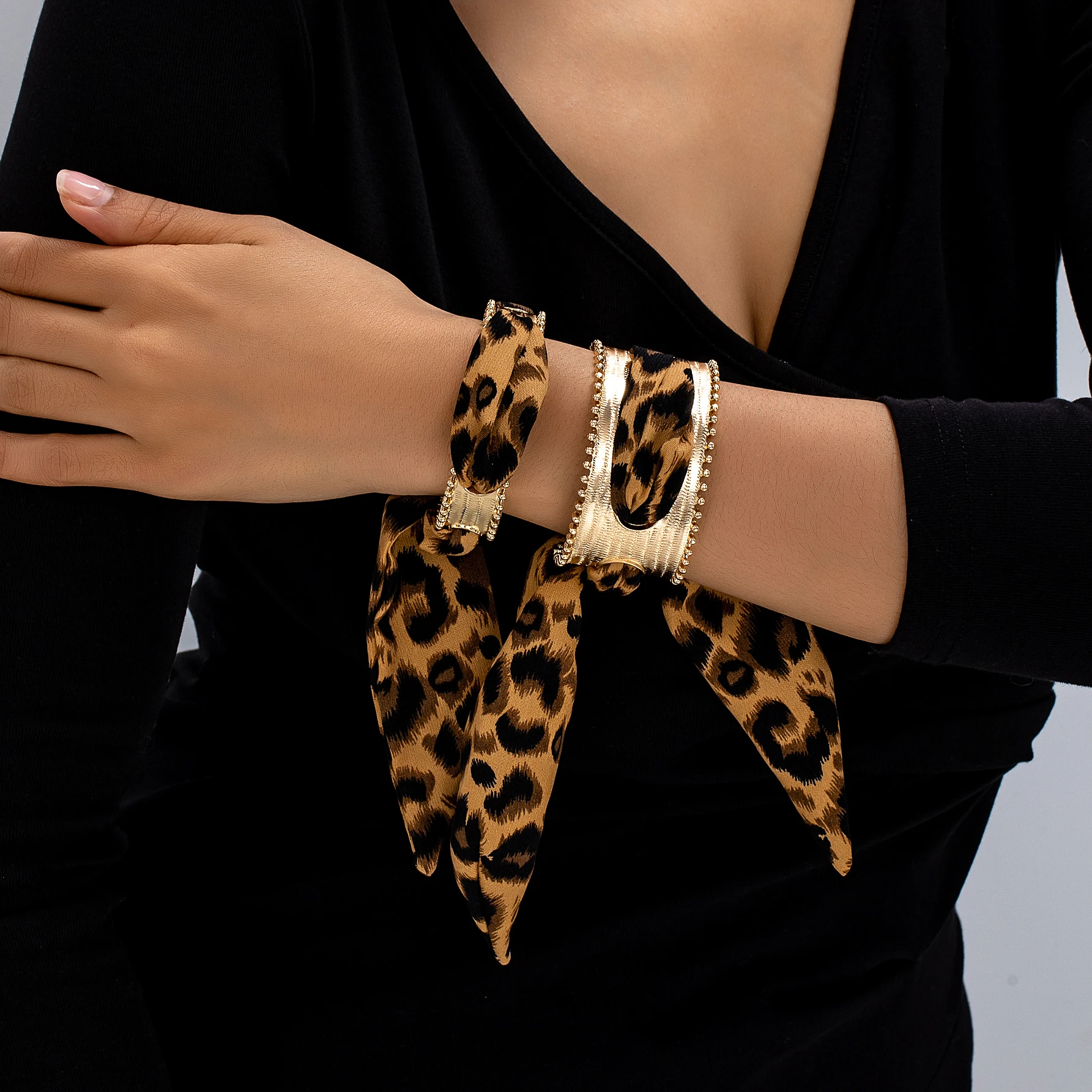 

European and American style punk style alloy leopard print oil painting scarf thickness bracelet, vacation travel beach jewelry