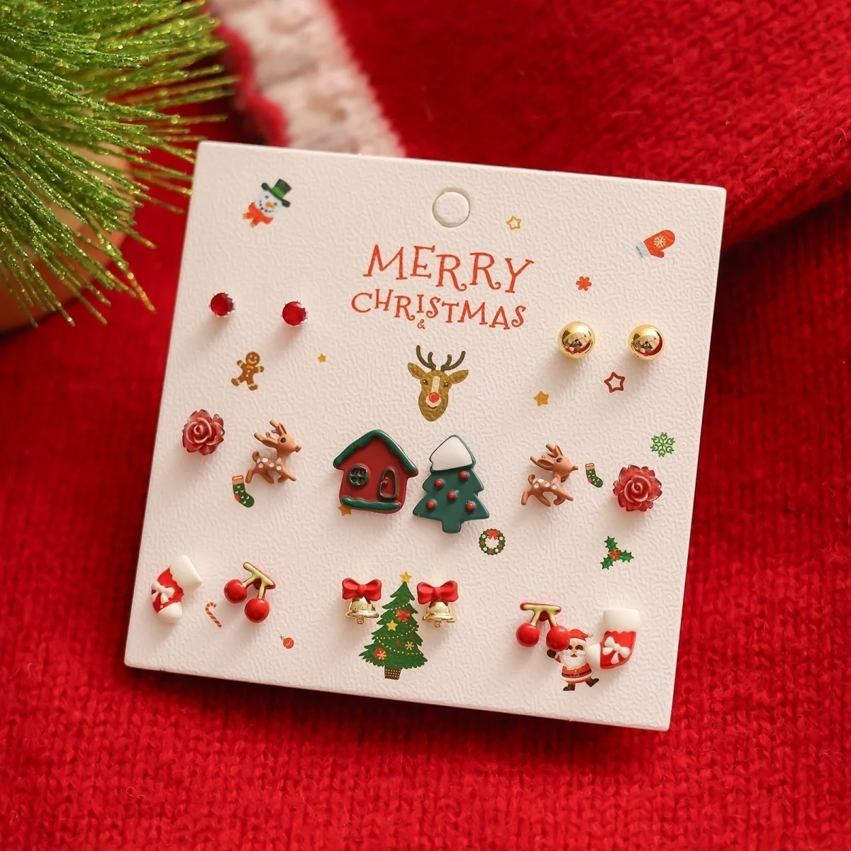 6/8 Paar kleine Ohrstecker mit Weihnachtsbaum-, Weihnachtsmann-, Hirsch-, Zuckerstangen- und Herz-Motiven für Damen, schöne Stern-, Schleifen- und Glocken-Ohrringe, Partyschmuck – Detail 27