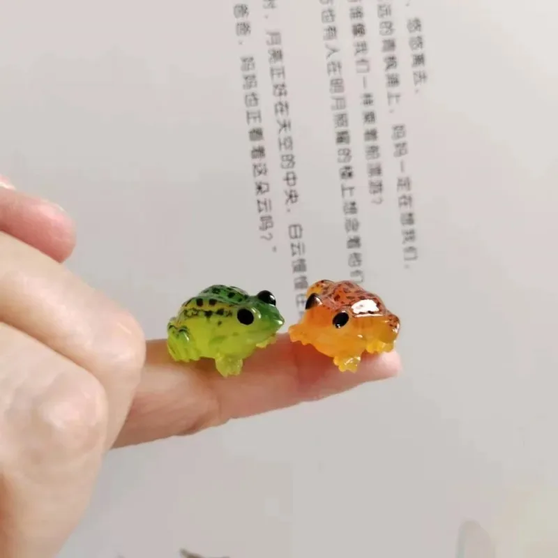 Lovely Tiny Orange Green Frogs 10Pcs, Cute Craft Props for Gnome Garden, Potted Bonsai and Dollhouse Decor