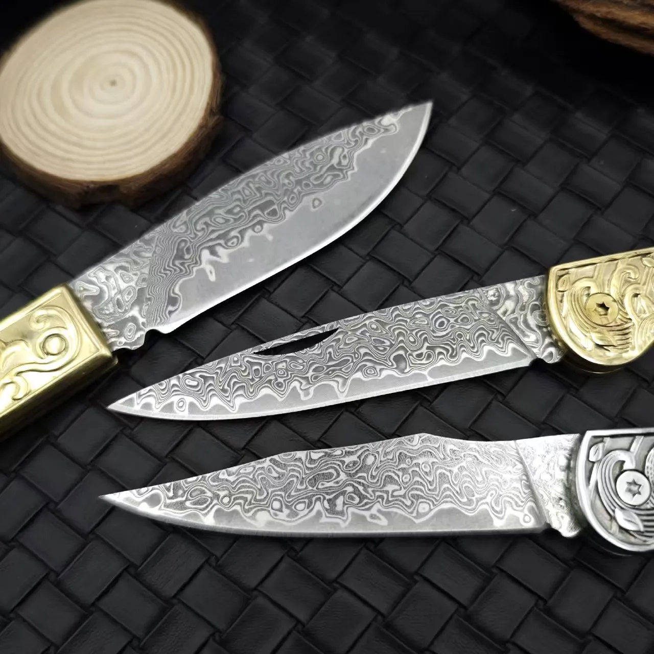 Nuovo coltello pieghevole tascabile con lama in acciaio di Damasco, manico solido in rame, coltello tattico Bushcraft per uso domestico ad alta durezza
