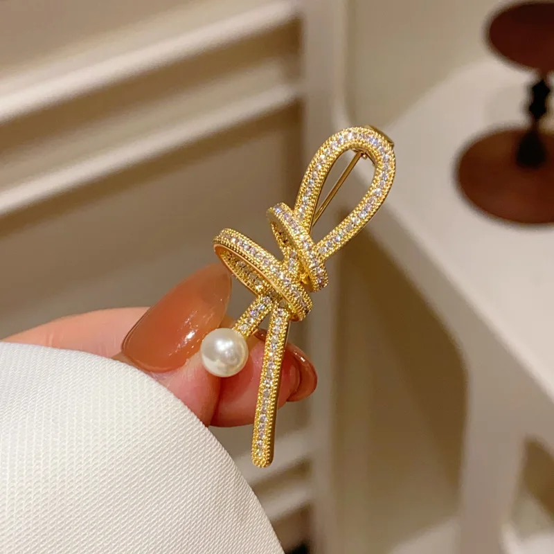Golden Brooches Bowknot Jacket Coat Pins 4.4*1.8cm Cardigan Shawl Buckle Elegant Suit Pin Shining Corsage Party Gift