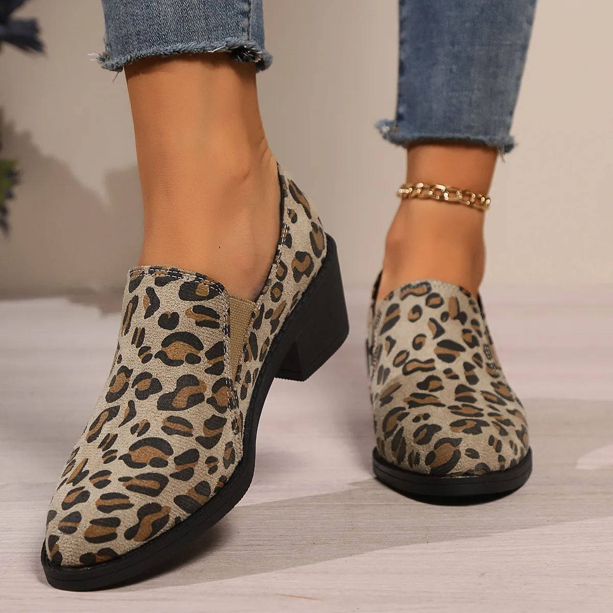 Neue dicke Absätze Slipper Frauen Herbst Slip auf Leoparden muster Pumps Frau plus Größe spitzen Zehen Freizeit schuhe Mujer 43