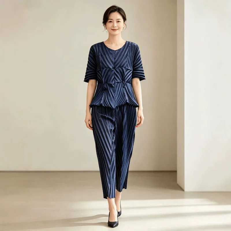 Miyake Pleated High-End Comfortable Pleated Commuter Suit for Moms Elegant and Stylish Top with Nine-Point Pants Two-Piece Set