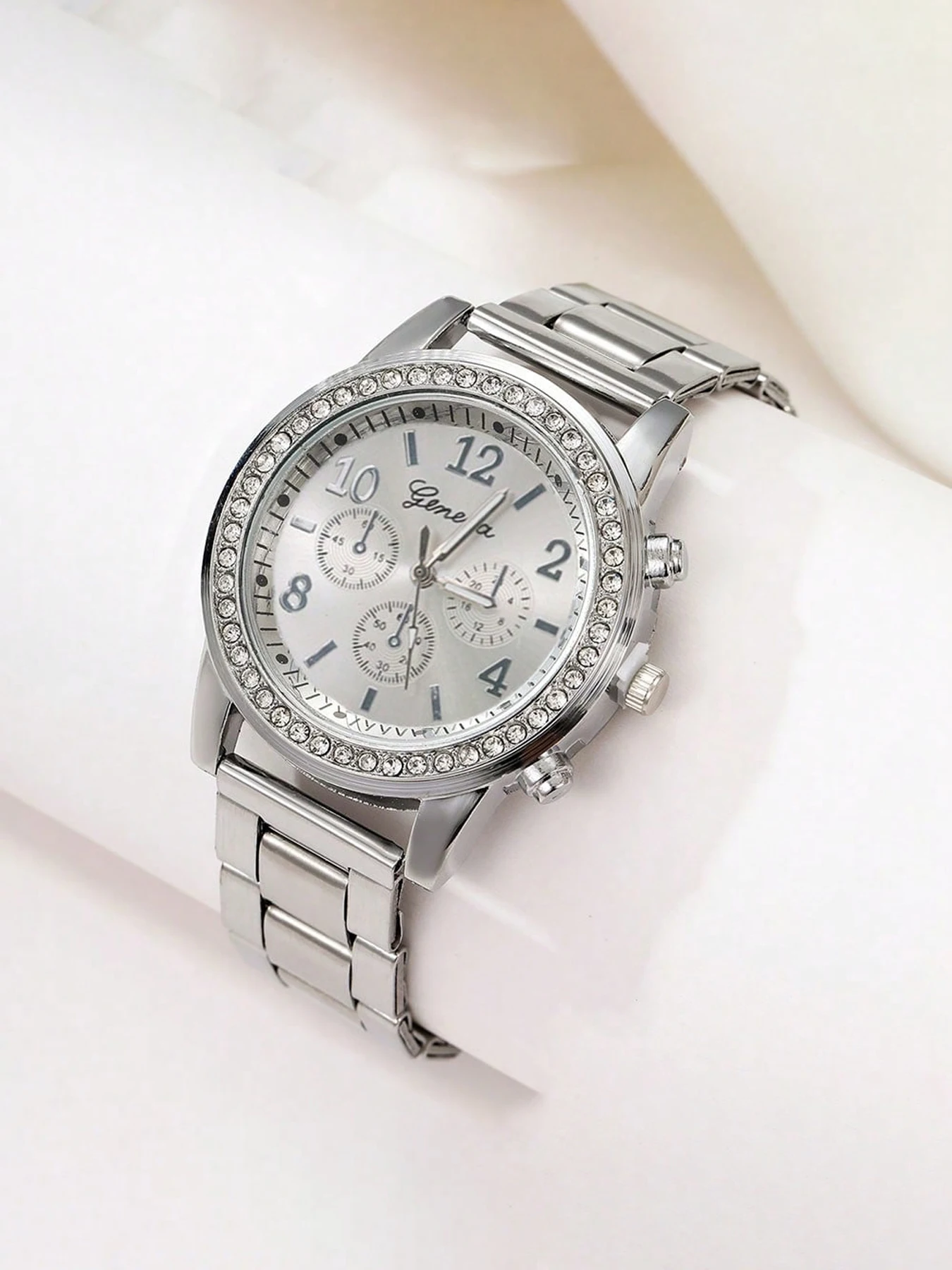 4-piece women's watch set with diamond studded fake three eye decoration quartz watch, simple and niche watch set for girls
