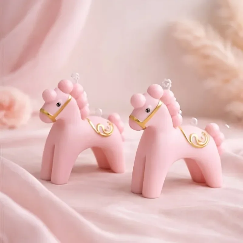 

Милые силиконовые формы в форме лошади для заливки смолой, новейшие модели 2026 года, дизайн скачущей лошади, подходят для изготовления праздничных украшений и подарков