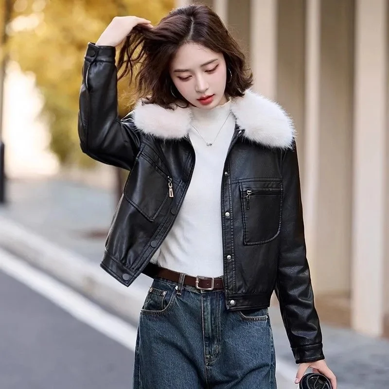 الكورية المرأة موضة فو الجلود أبلى 2025 السيدات حجم كبير 4XL بولي Leather سترة جلدية الخريف الشتاء الإناث معطف جلد قصير
