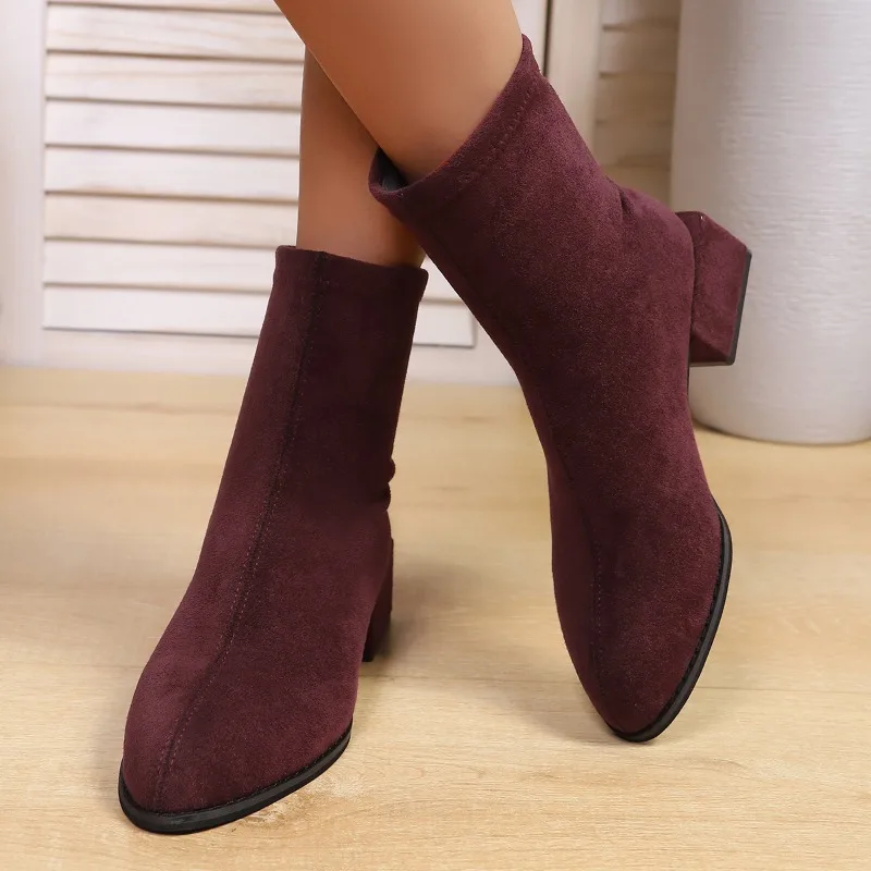 

Зимние женские короткие сапоги на толстой подошве, стильные современные замшевые короткие сапоги с острым носком, уличный стиль, большие размеры, облегающие ботинки телесного цвета