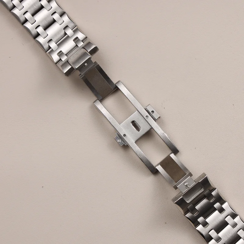 حزام ساعة من الفولاذ المقاوم للصدأ مضاد للصدأ لساعة AP Royal Oak 15703/15710 28 ملم مع مشبك مزدوج ومحدب مقعر