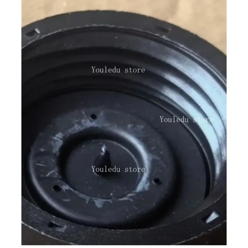 

Подходит для крышки топливного бака JOHN DEERE GX22166 AM104032 AM118637 AM107344