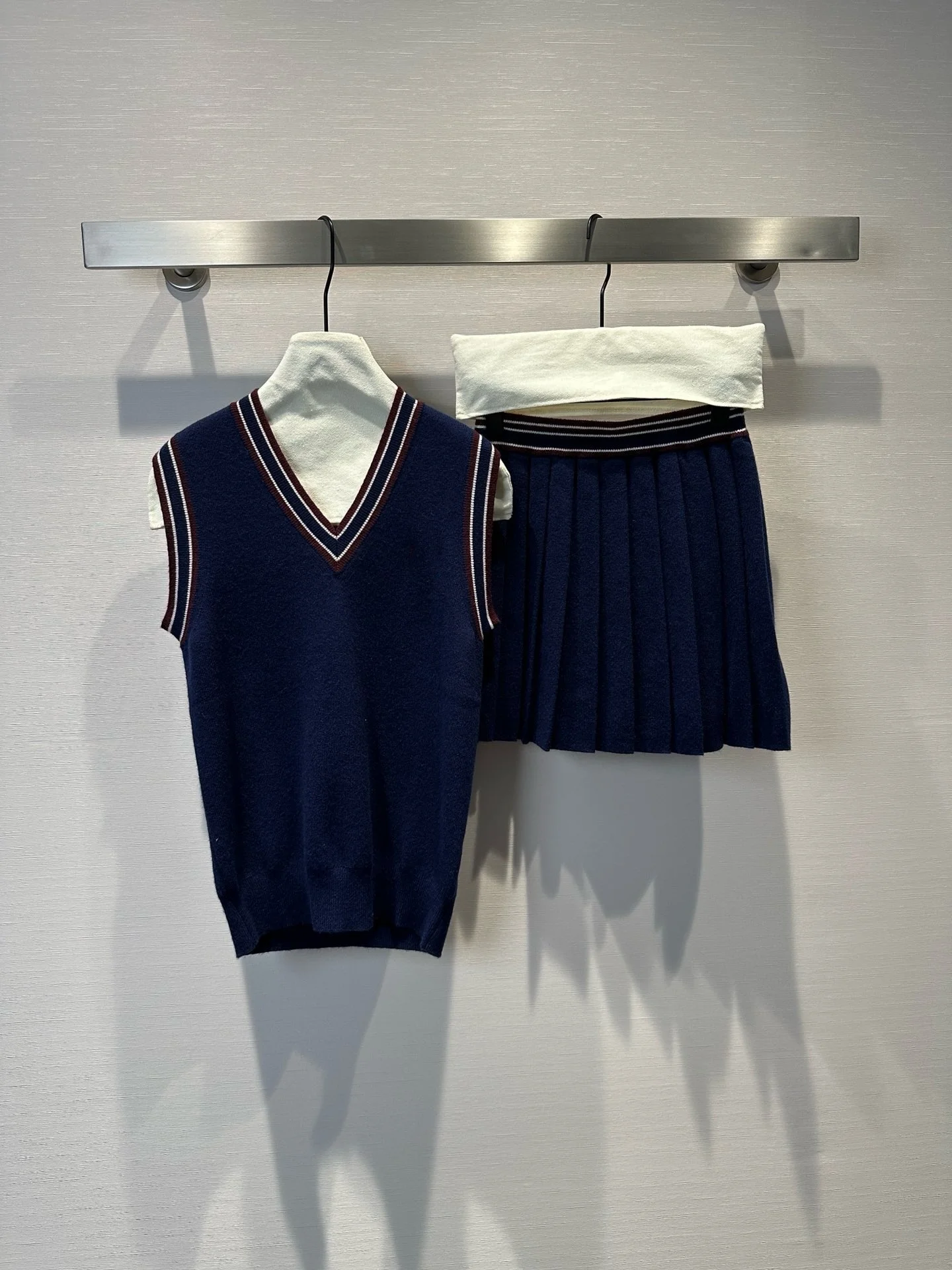 2025 Early Spring New Product Navy Blue College Style V-neck Knitted Sleeveless Vest+Half Skirt,Simple Personality,Sporty Style