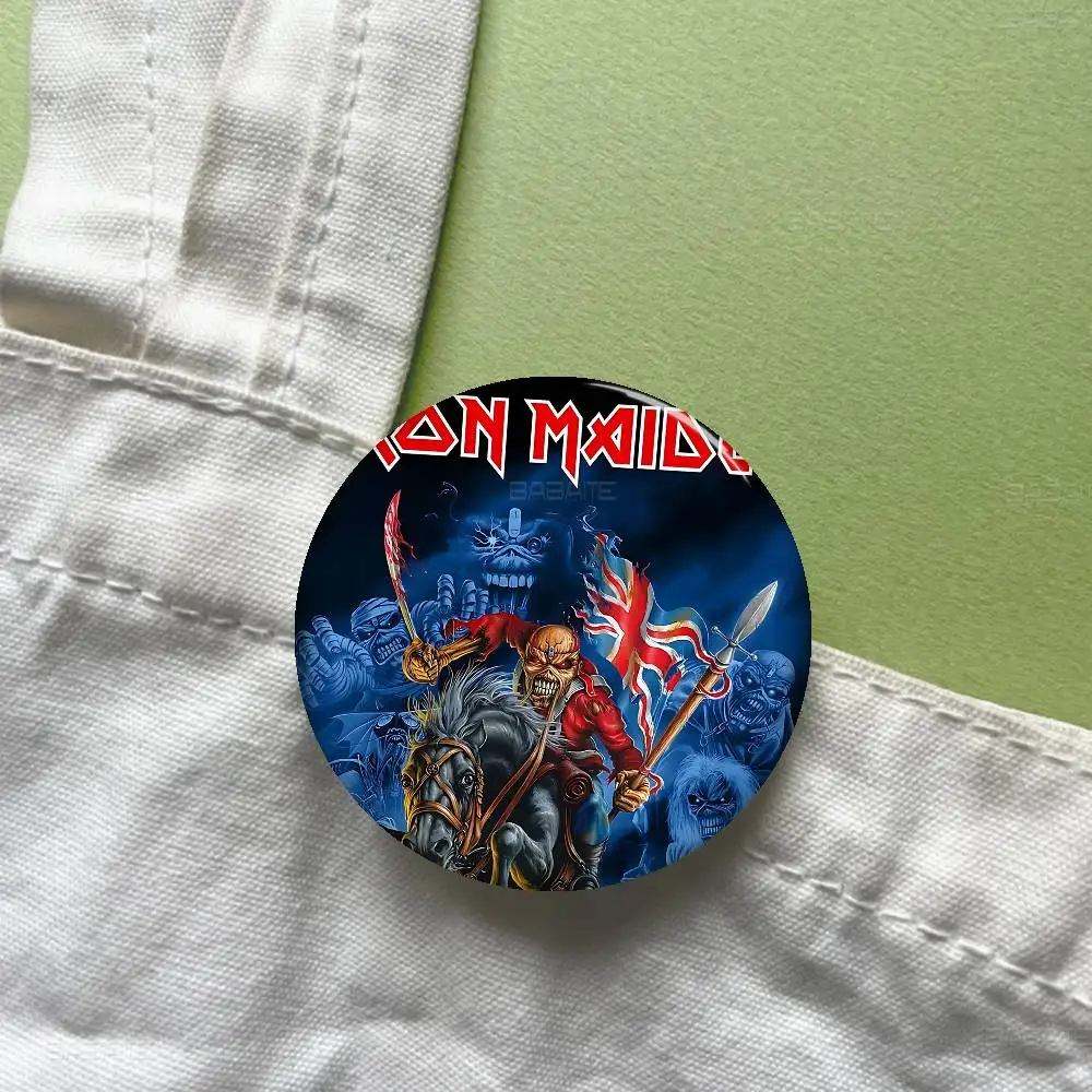 الكلاسيكية الفرقة I-Iron M-Maiden 32/44/58 مللي متر تخصيص زر دبابيس لطيف مضحك الإبداعية شارة مجوهرات ديكور هدايا للأصدقاء