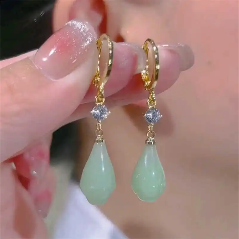 Nuevo modelo Elegante Lujo y sofisticación Ambiente Estilo tradicional simple Gotas de agua verdes Aleación Pendientes largos