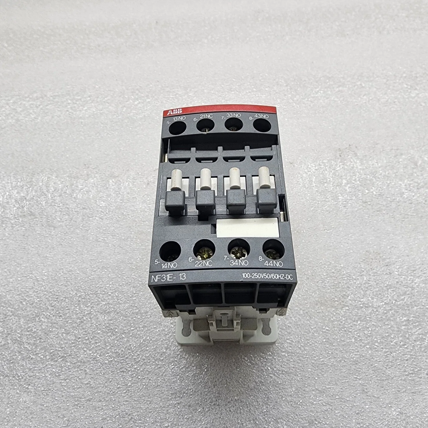 

Контактор-реле 1SBH137001R1331 NF31E-13*100-250V AC/DC 10239904