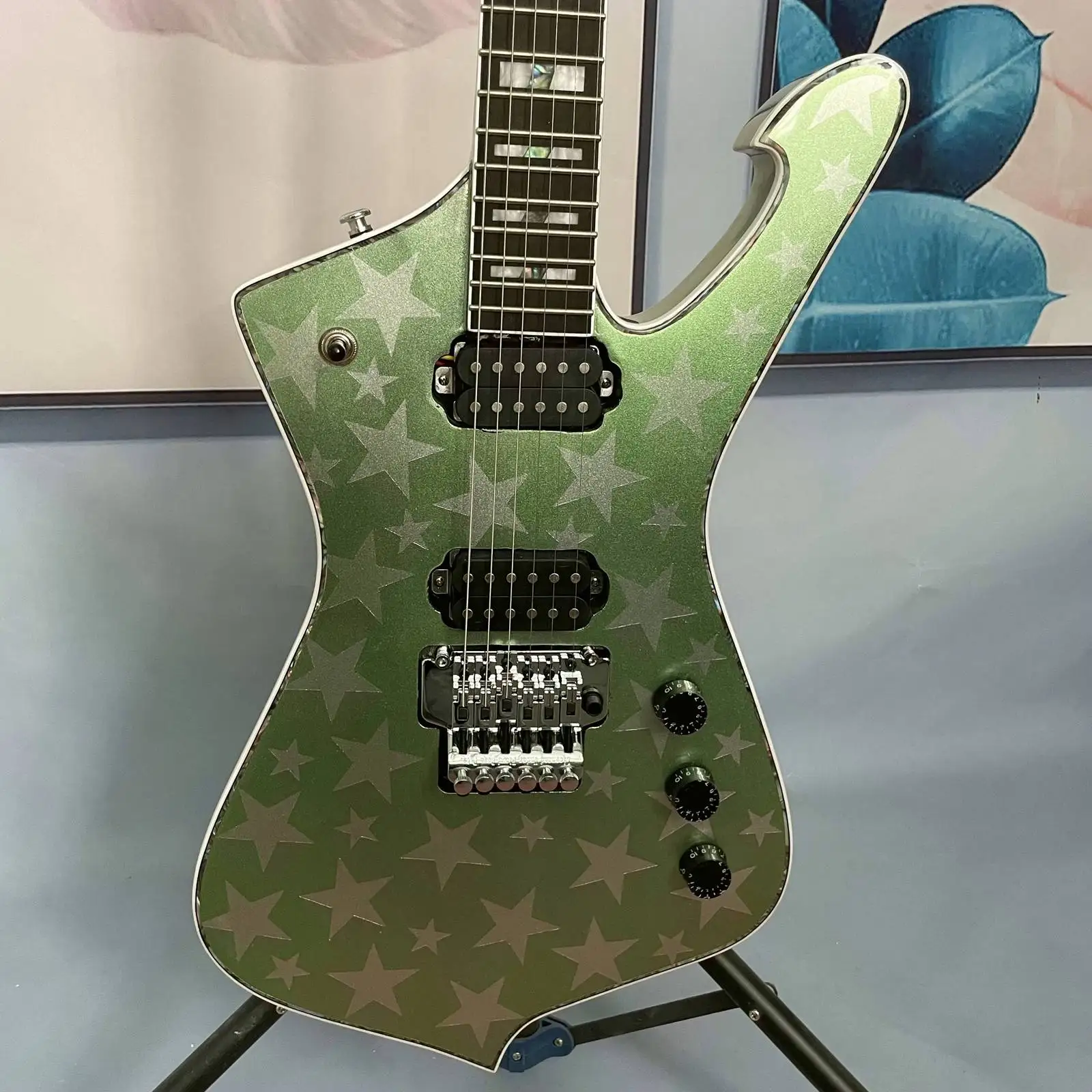 

High Quality 6 Strings Green Electric Guitars Iceman Style Guitar Open 2H Pickups White Star Inlay Body Rosewood Fingerboard