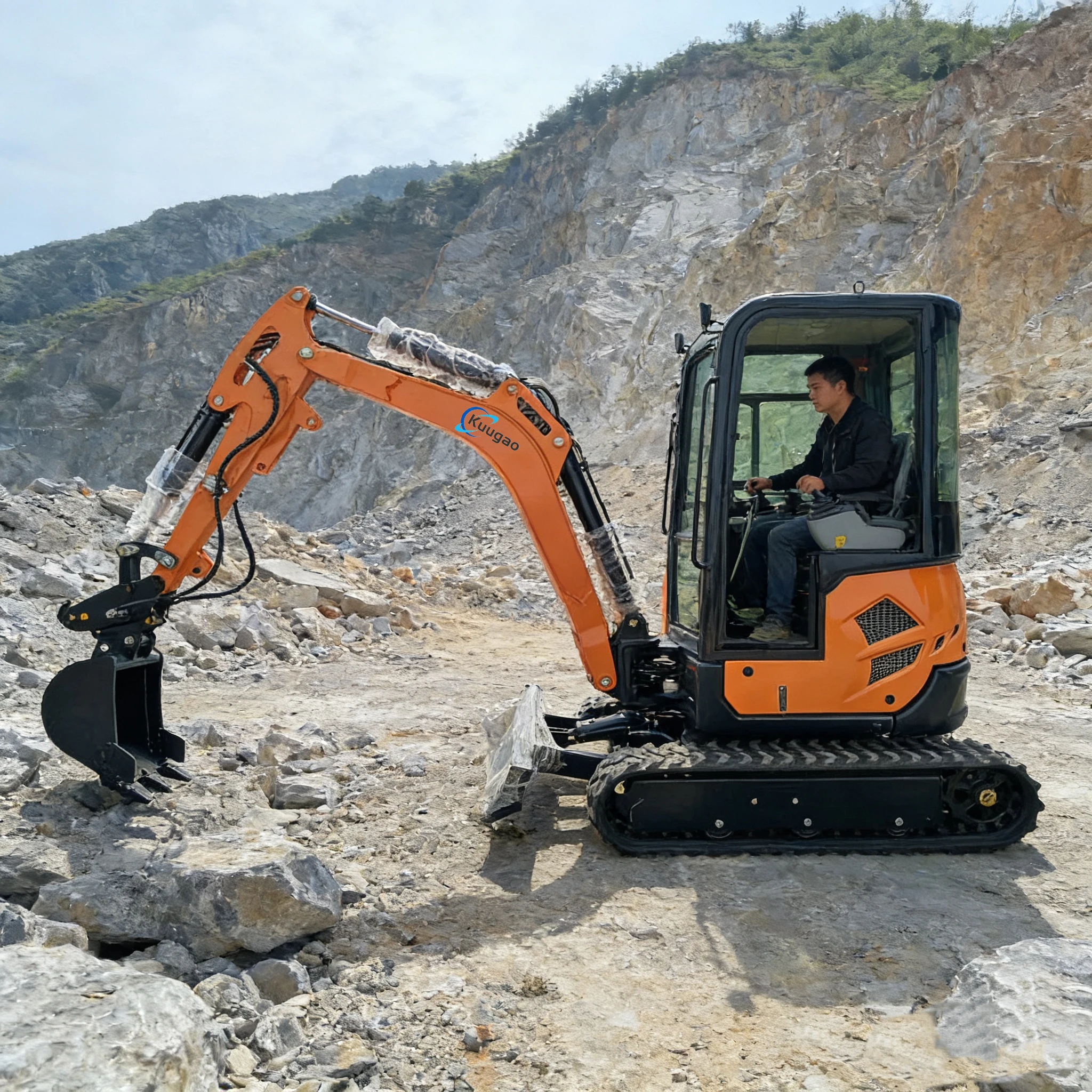 

Mini Excavator Hot Selling Multifunctional Tracked Agricultural Excavator Customized Enclosed Design for Quick Delivery home