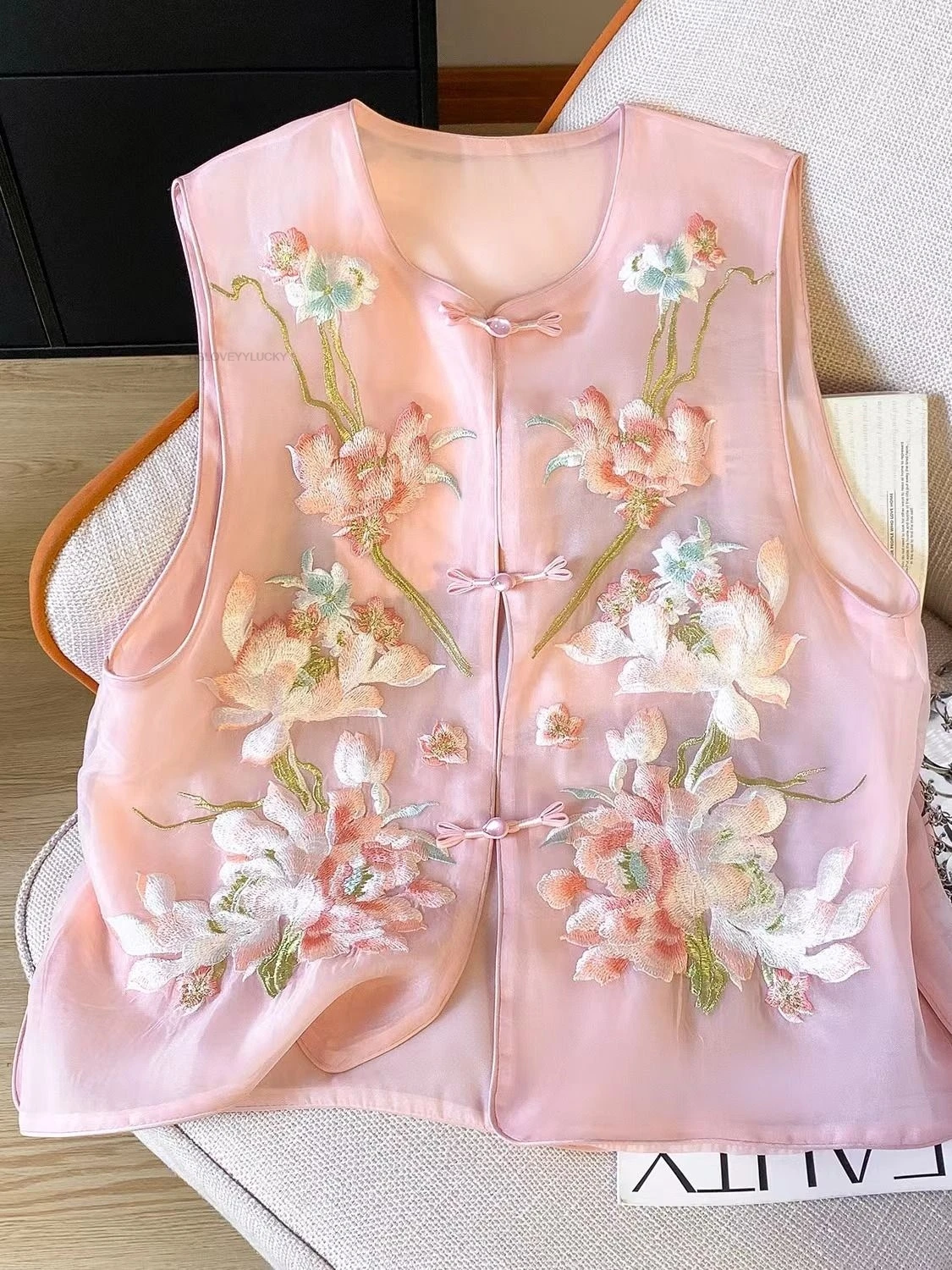 

New Chinese Style Traditional Vest Women Oriental Style Top Stand Collar Tang Suit Summer Coat Women Top Pink And White Top