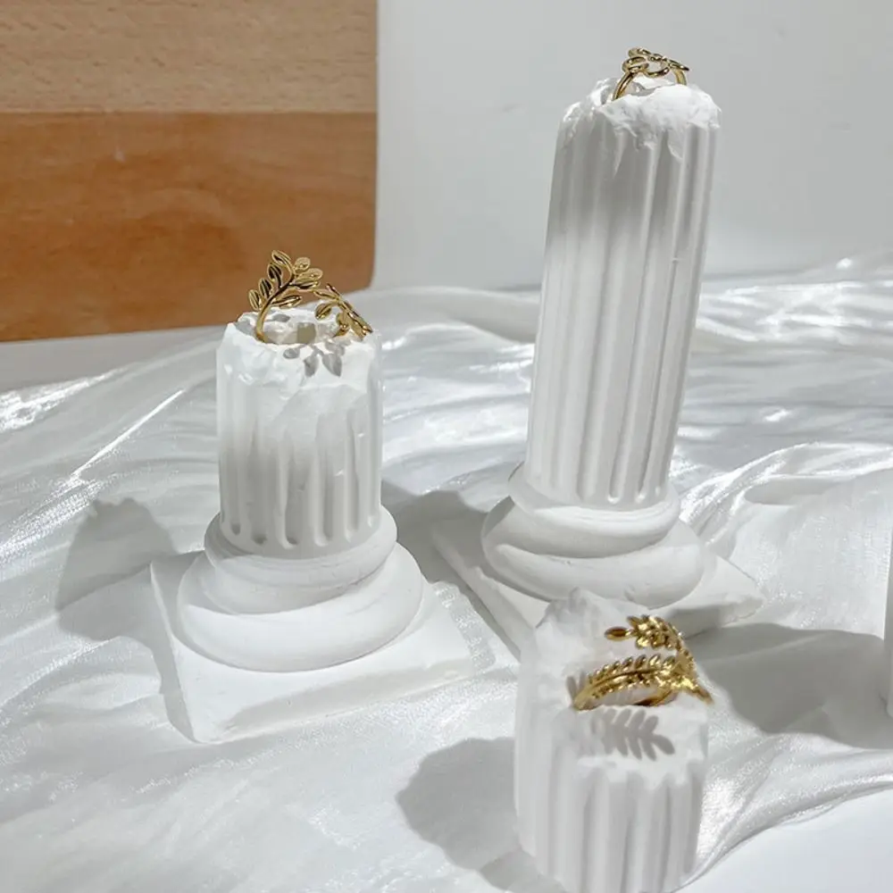 

Роскошная подставка для колец в виде римской колонны, изысканный белый гипсовый винтажный держатель для колец, европейский стиль, украшение для дома